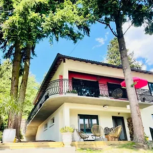 La Madeleine Bed & Breakfast